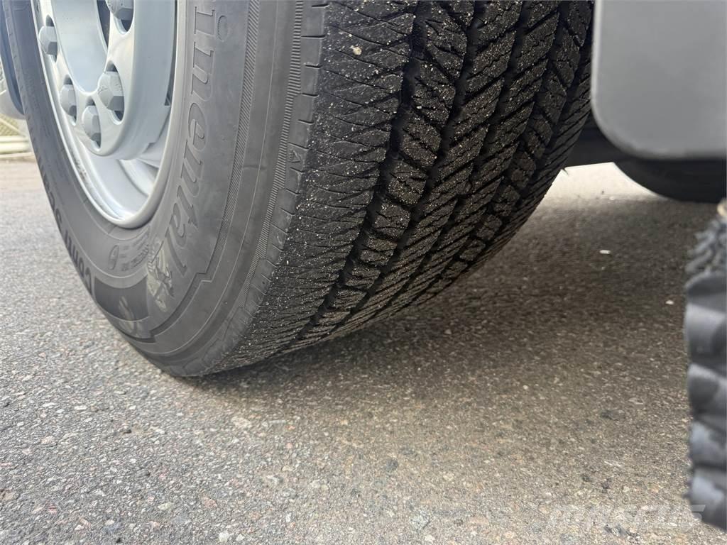 Volvo FE 320 4x2 ボックスボディー、ウイング、箱車