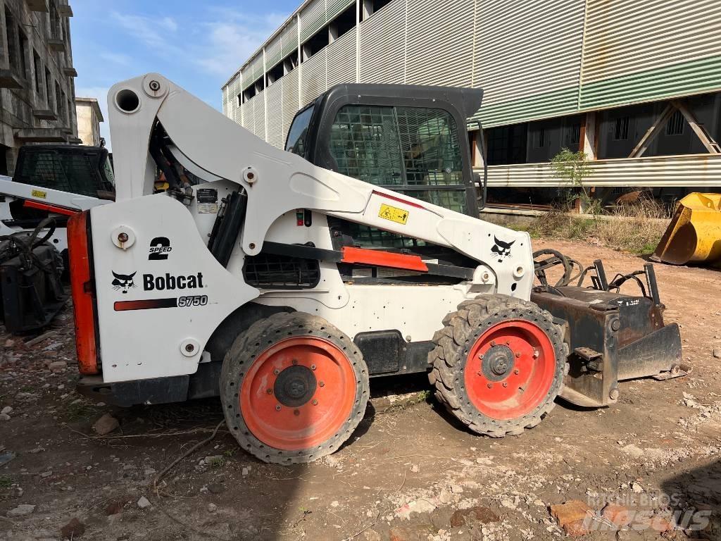 Bobcat S750 スキッドステアローダー