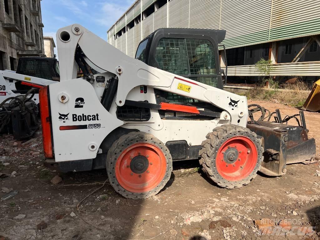 Bobcat S750 スキッドステアローダー