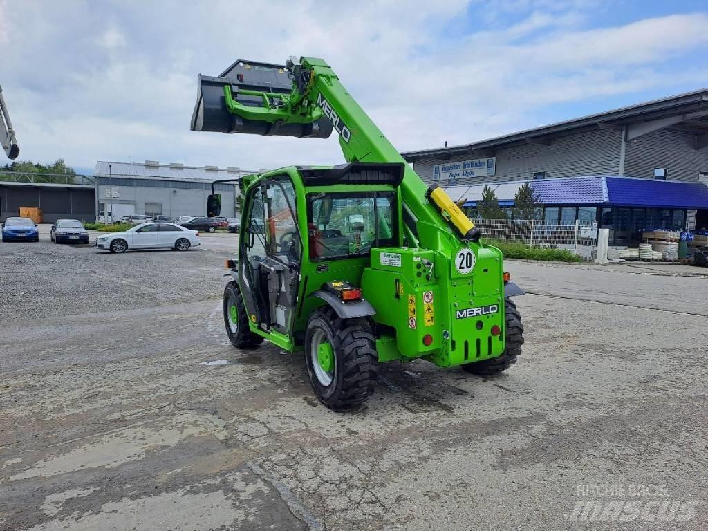 Merlo P 27.6 Plus テレスコーピックハンドラー