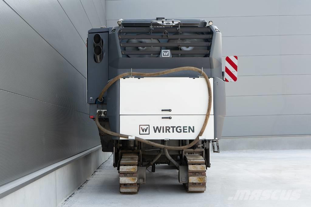 Wirtgen W 220 FI アスファルトコールドミリングマシーン