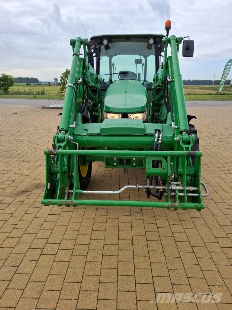 John Deere 5100M トラクター