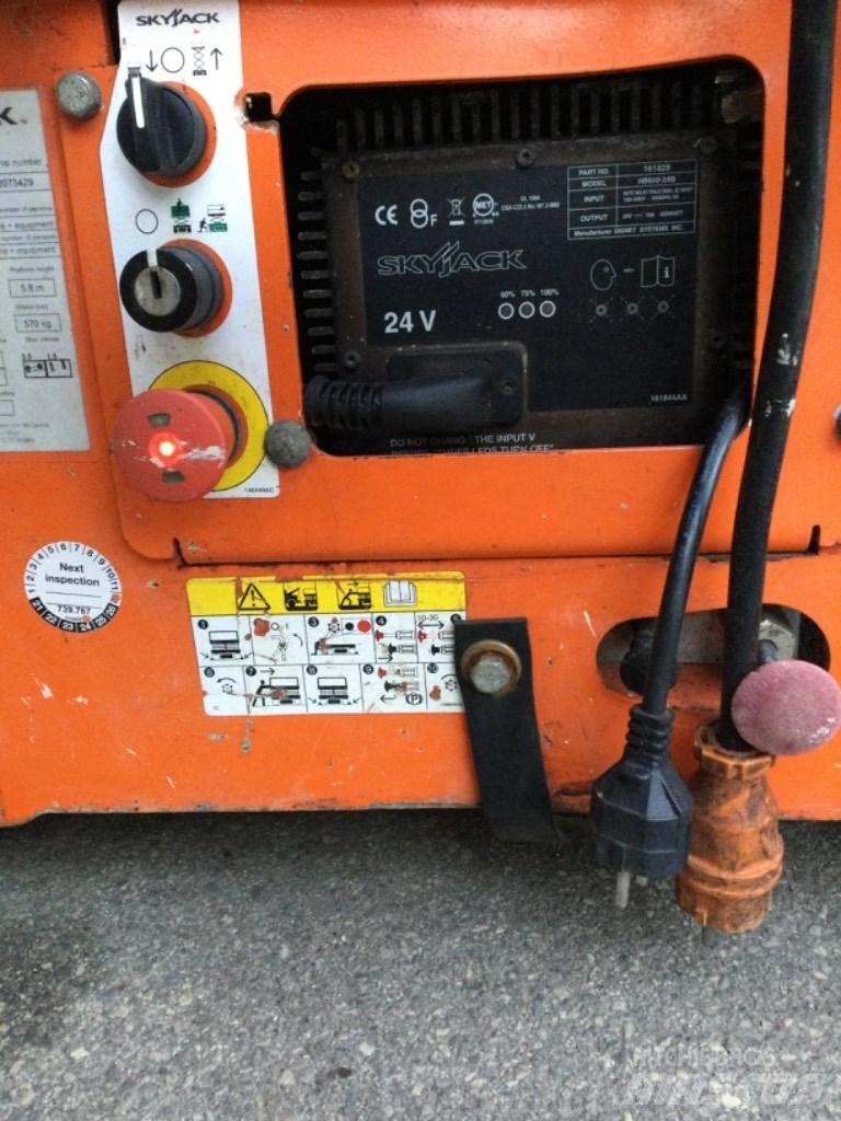 SkyJack SJ III 3219 シザースリフト
