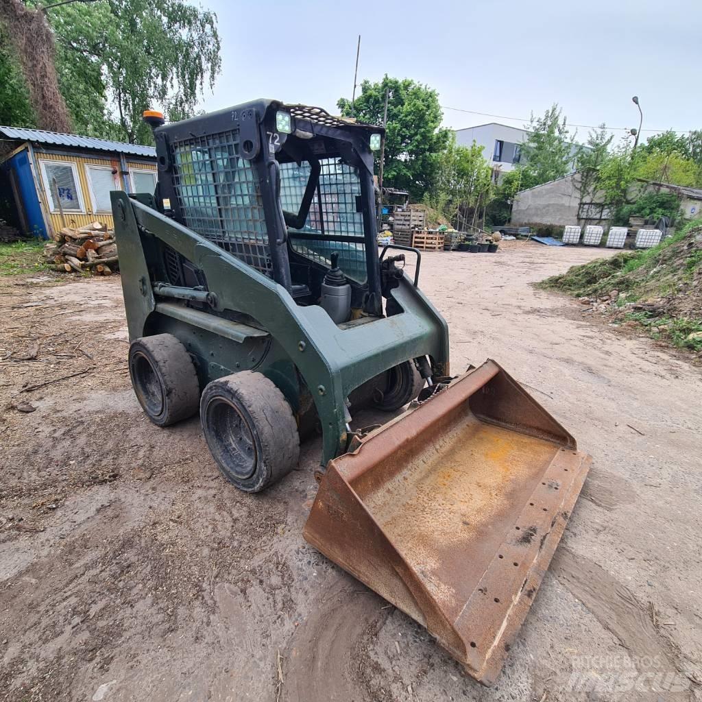 CAT 226 スキッドステアローダー