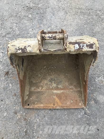  18 BUCKET, 30mm PINS バケット