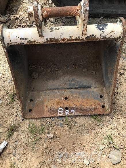  18 BUCKET, 30mm PINS バケット