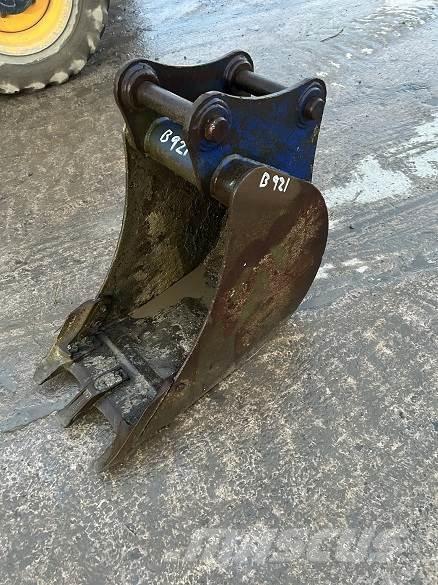  18 BUCKET, 50mm PINS バケット