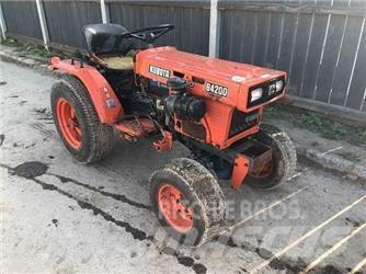 Kubota B4200 バックホーローダー