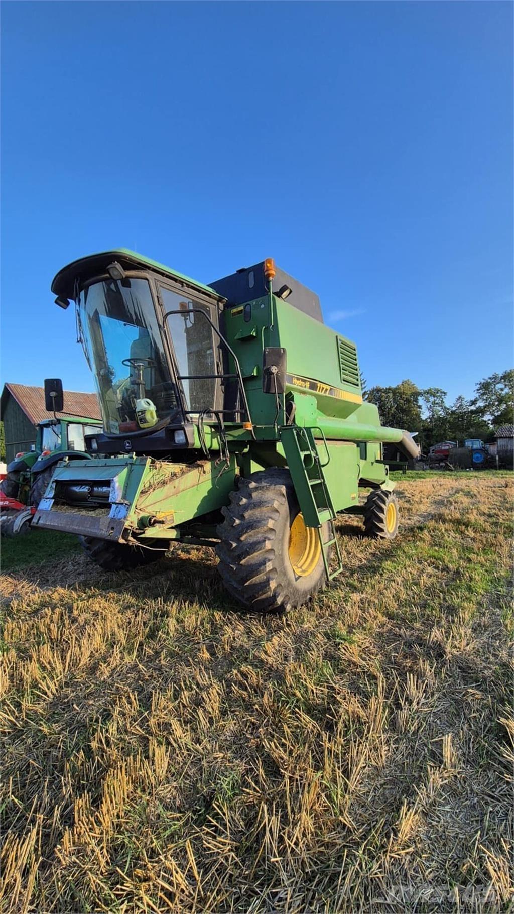 John Deere 1177 コンバイン