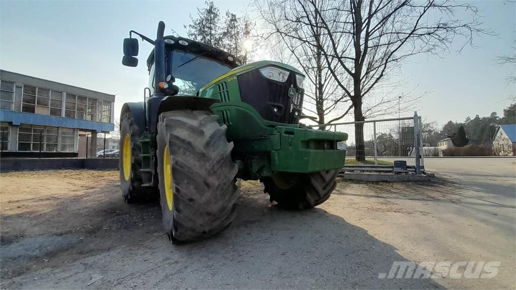 John Deere 6215R トラクター