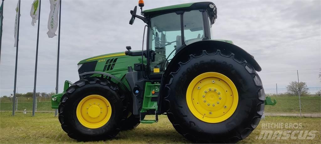 John Deere 6215R トラクター