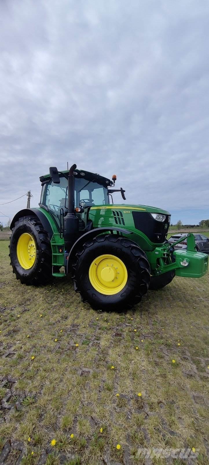 John Deere 6215R トラクター