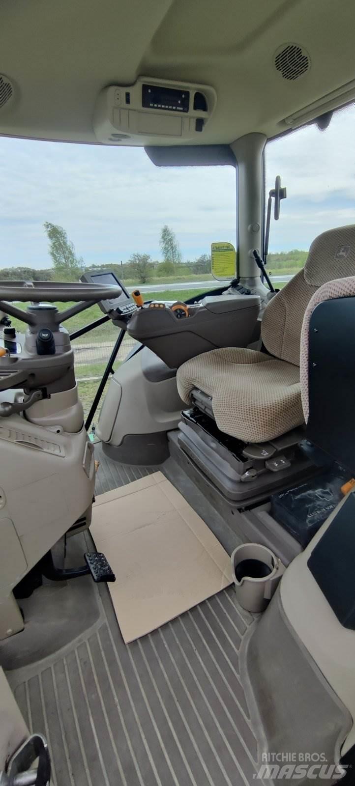 John Deere 6215R トラクター