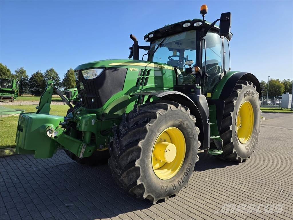 John Deere 6215R トラクター