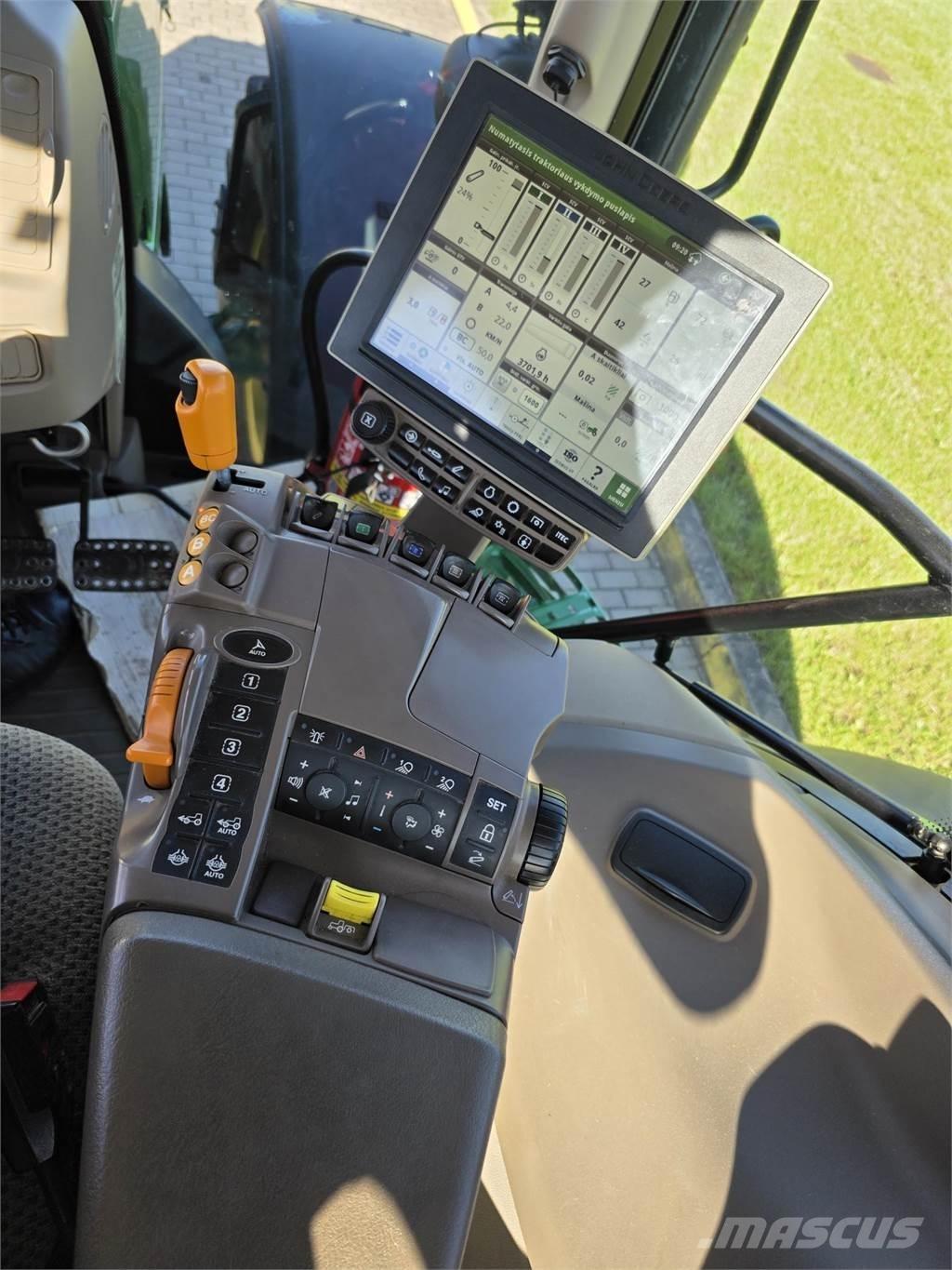 John Deere 6215R トラクター