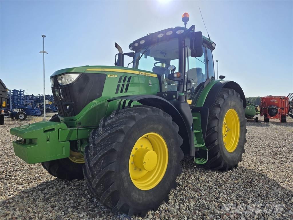 John Deere 6215R トラクター