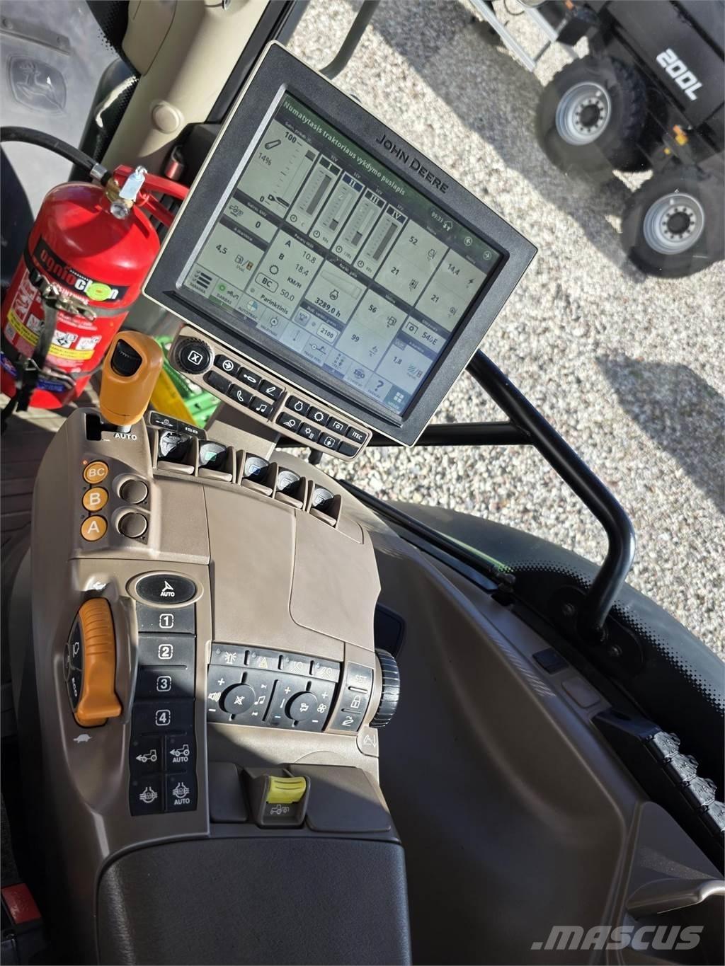 John Deere 6215R トラクター
