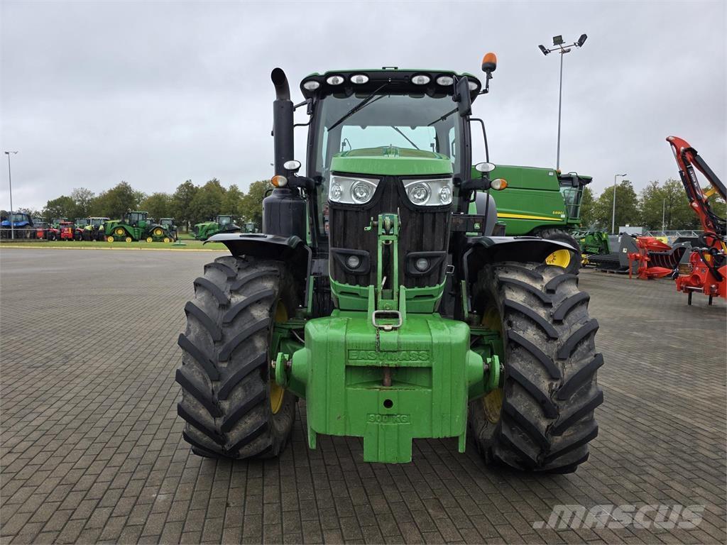 John Deere 6215R トラクター