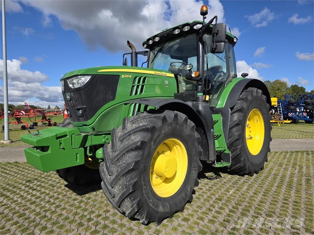 John Deere 6215R トラクター