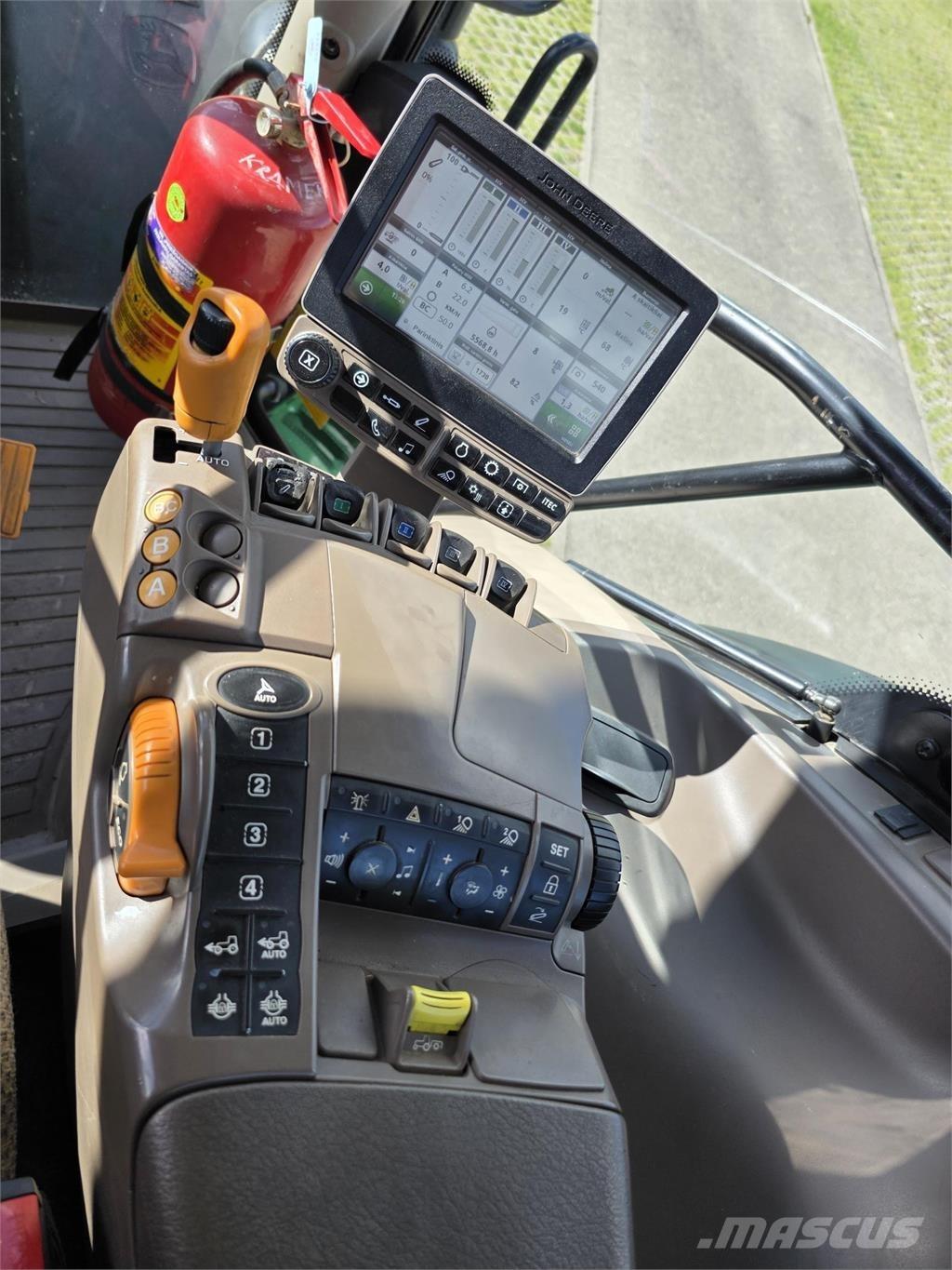 John Deere 6215R トラクター