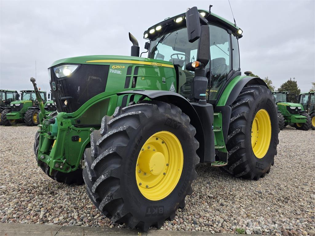 John Deere 6250R トラクター