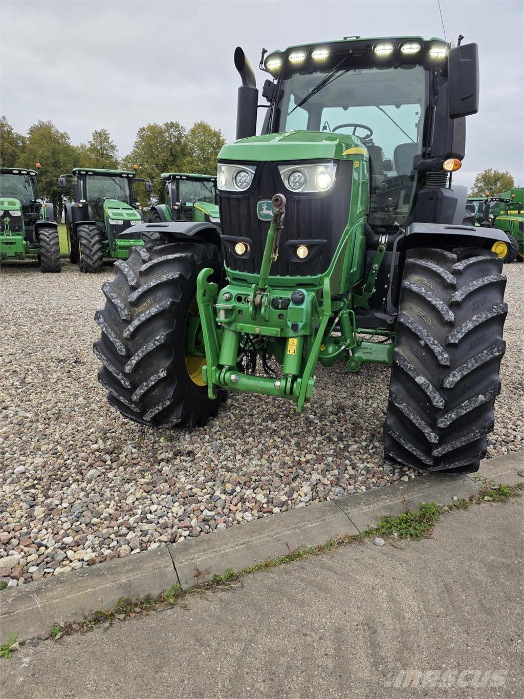 John Deere 6250R トラクター