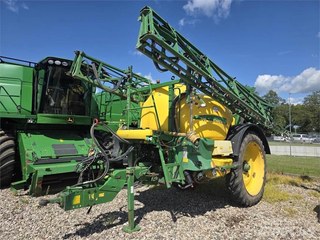 John Deere 740 牽引型スプレイヤー