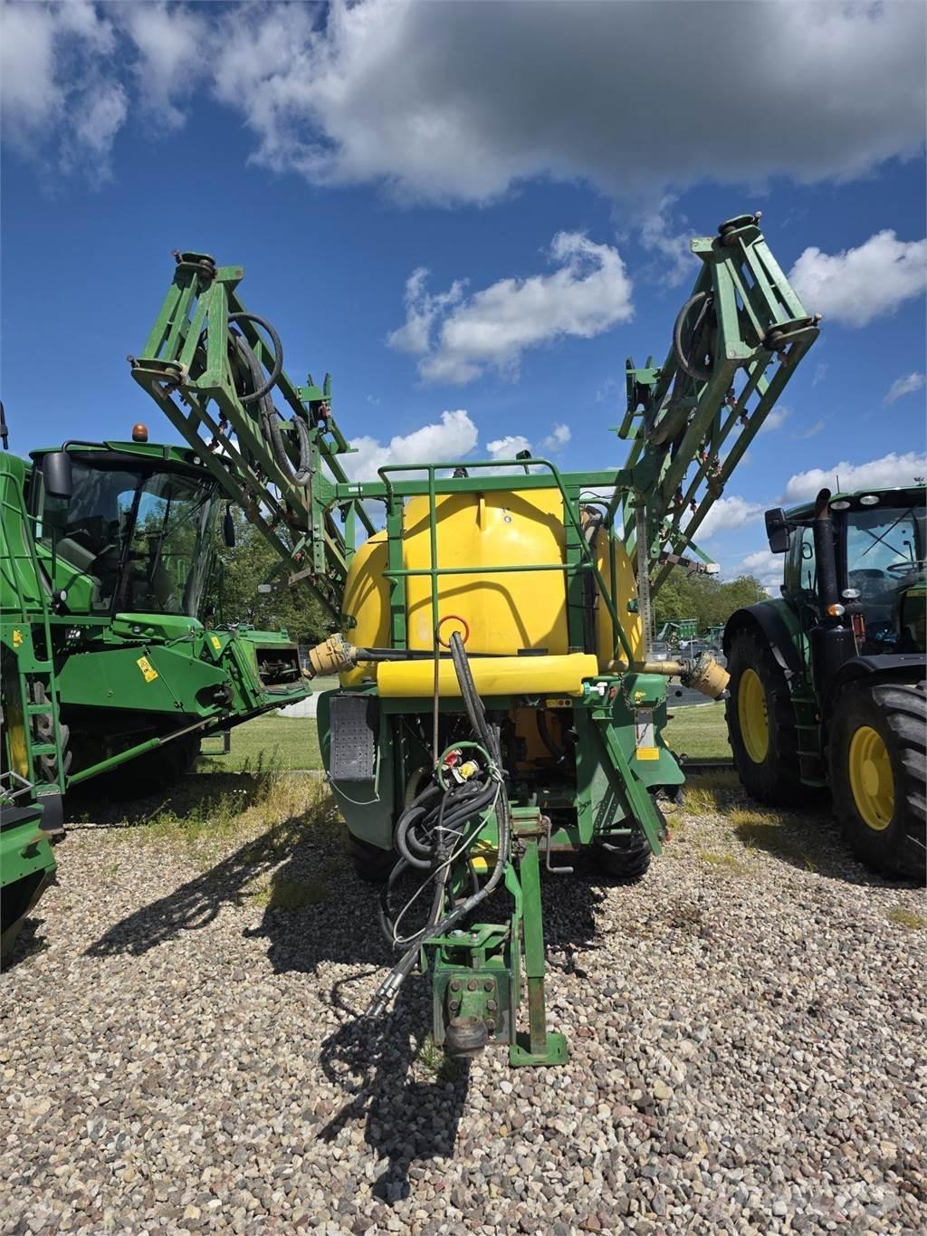 John Deere 740 牽引型スプレイヤー