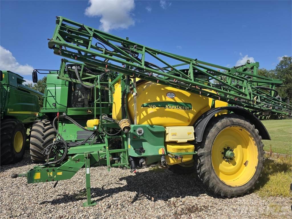 John Deere 740 牽引型スプレイヤー