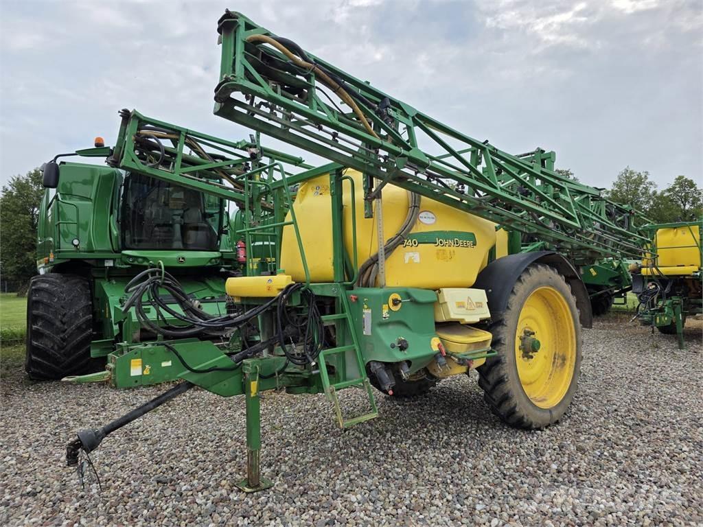 John Deere 740 牽引型スプレイヤー