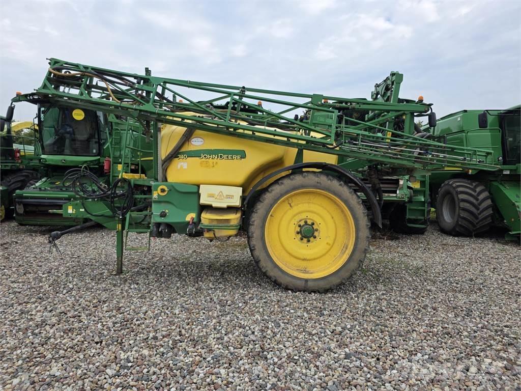 John Deere 740 牽引型スプレイヤー