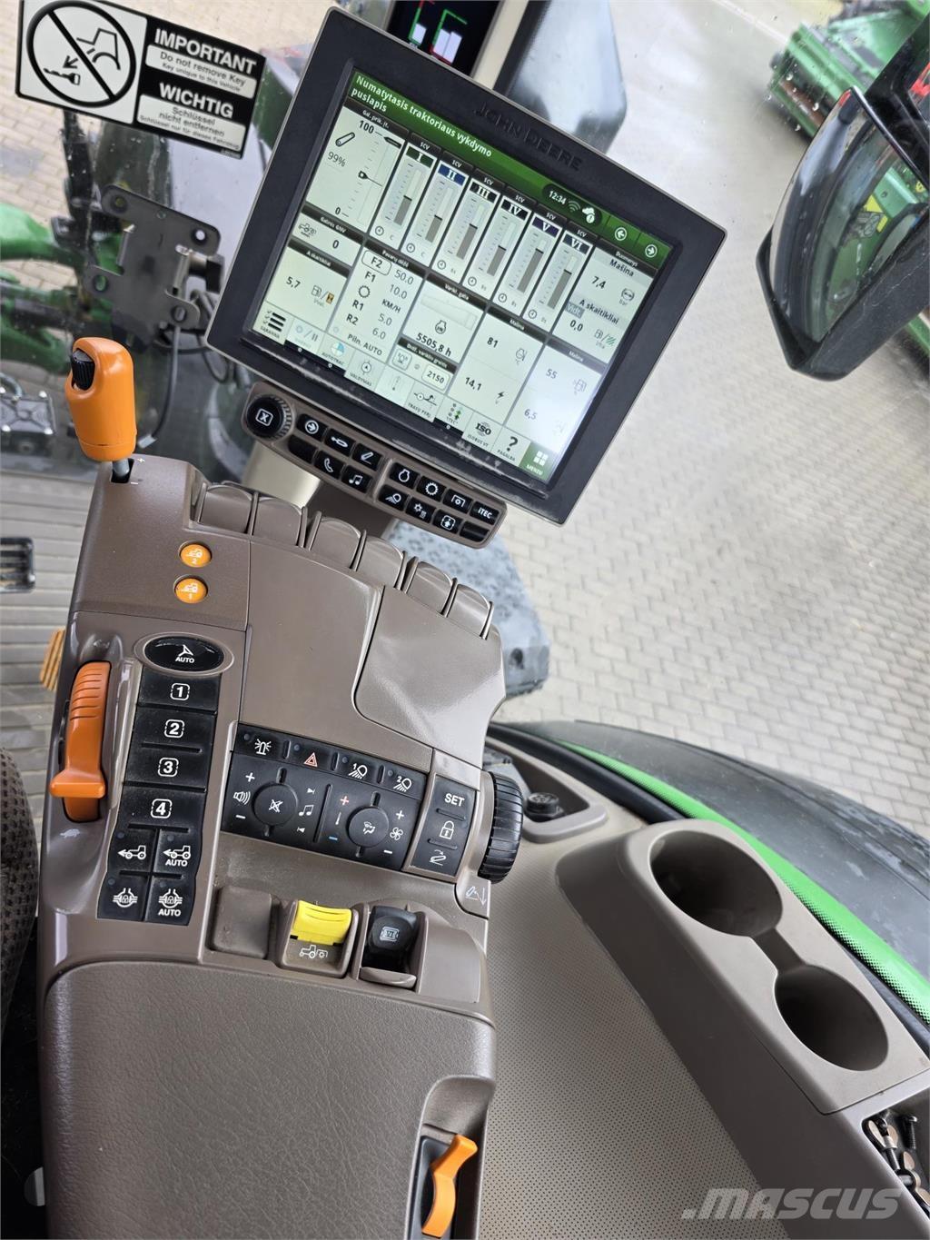 John Deere 8320R トラクター