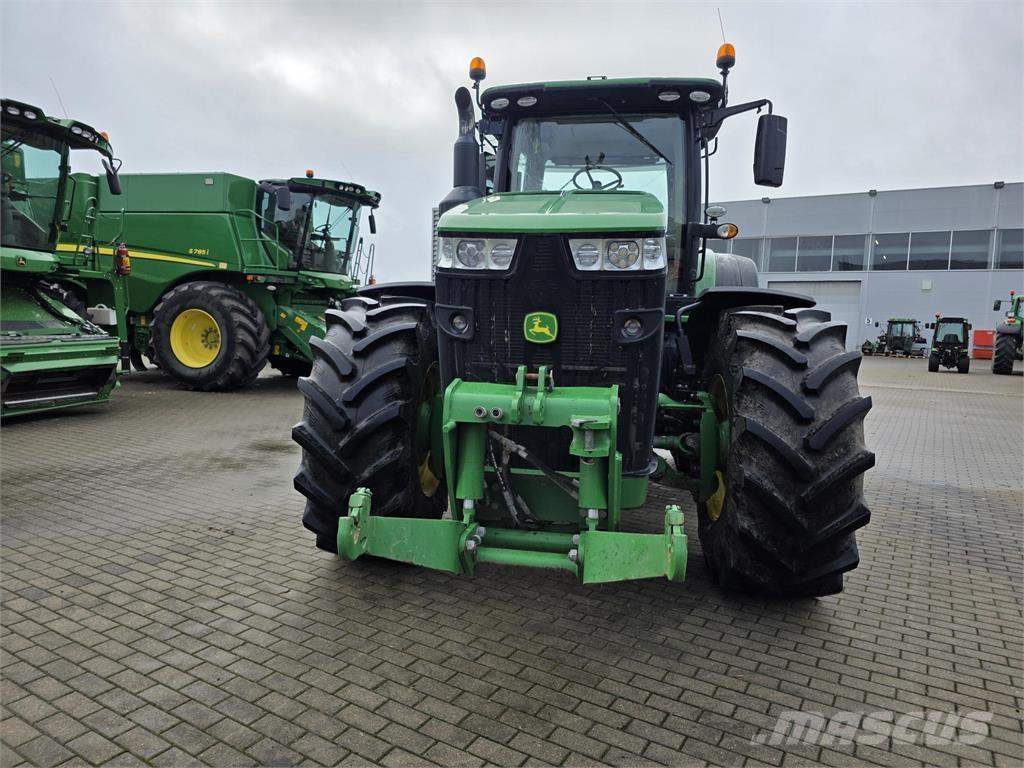 John Deere 8320R トラクター