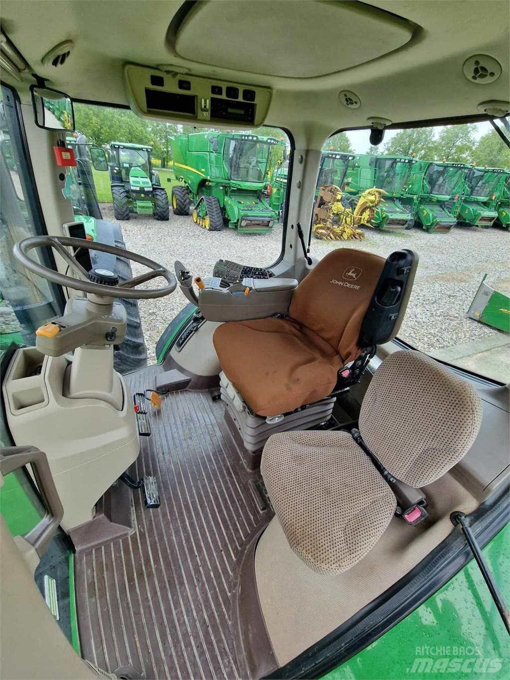 John Deere 8345R トラクター