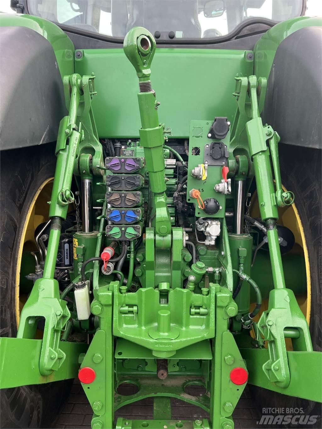 John Deere 8400R トラクター