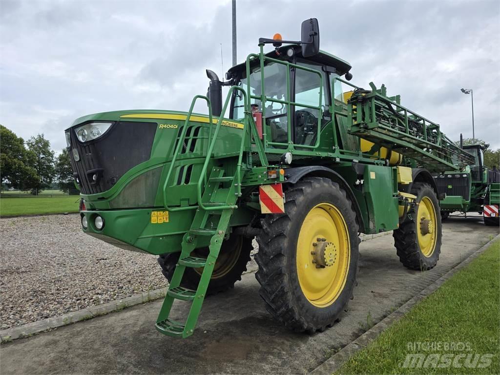 John Deere R4040i 牽引型スプレイヤー