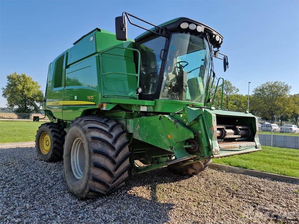 John Deere T670 コンバイン