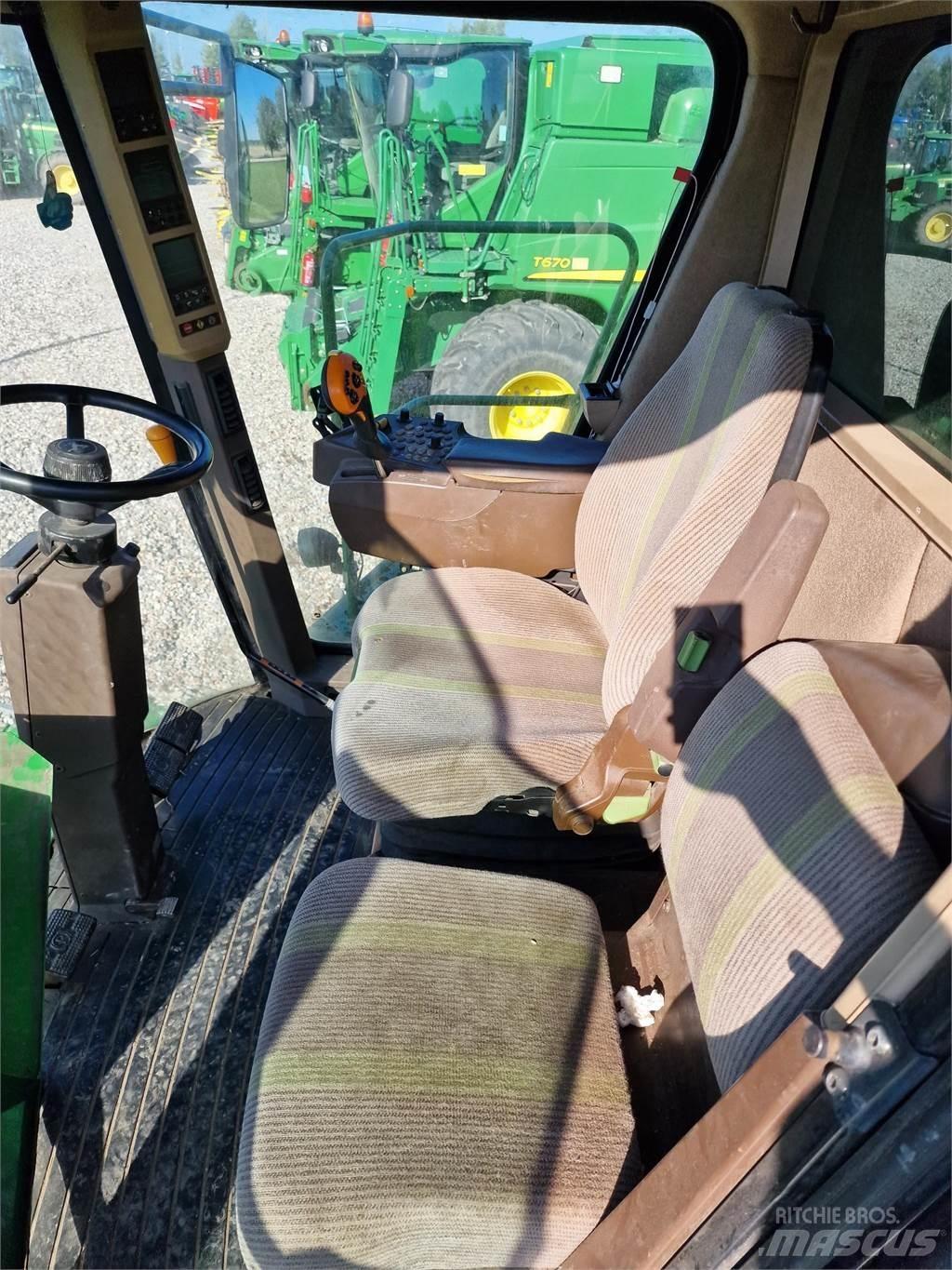 John Deere T670 コンバイン