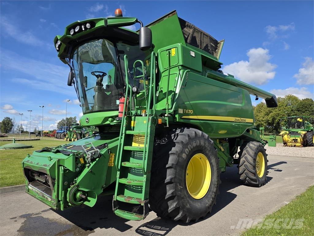 John Deere T670 コンバイン