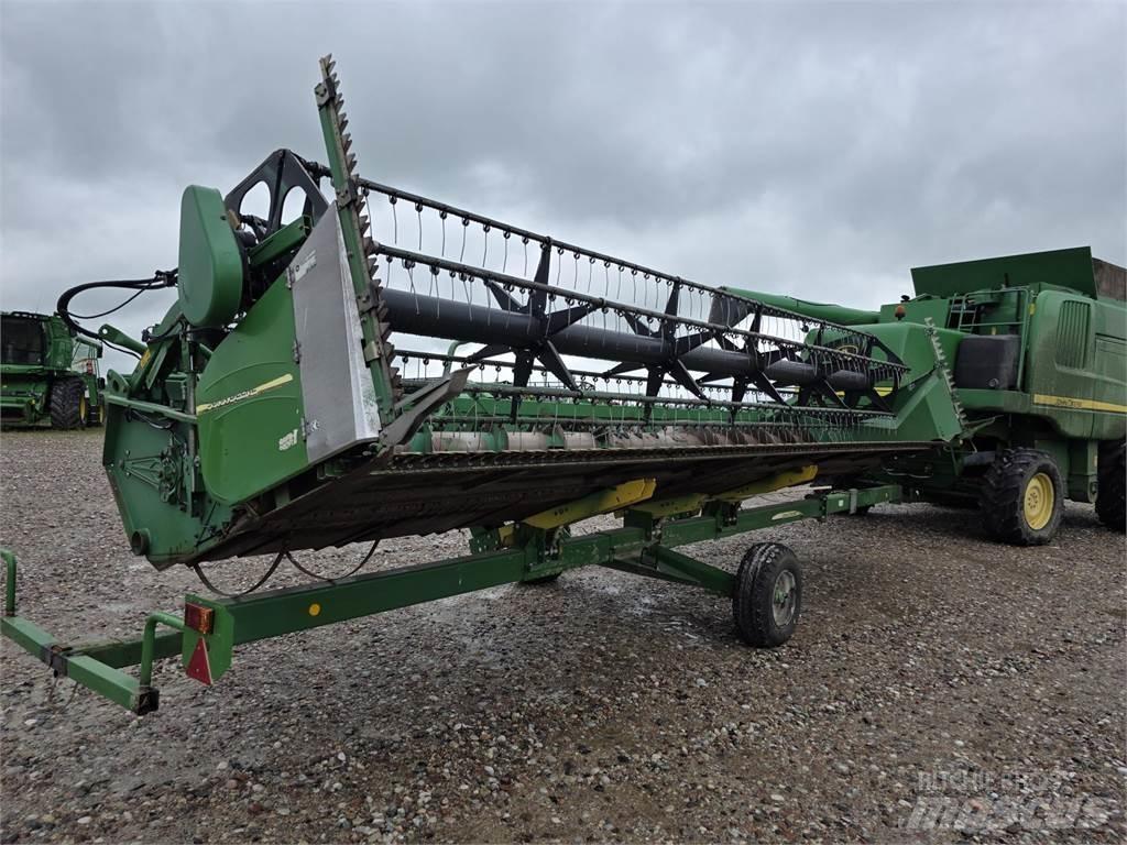 John Deere T670 コンバイン