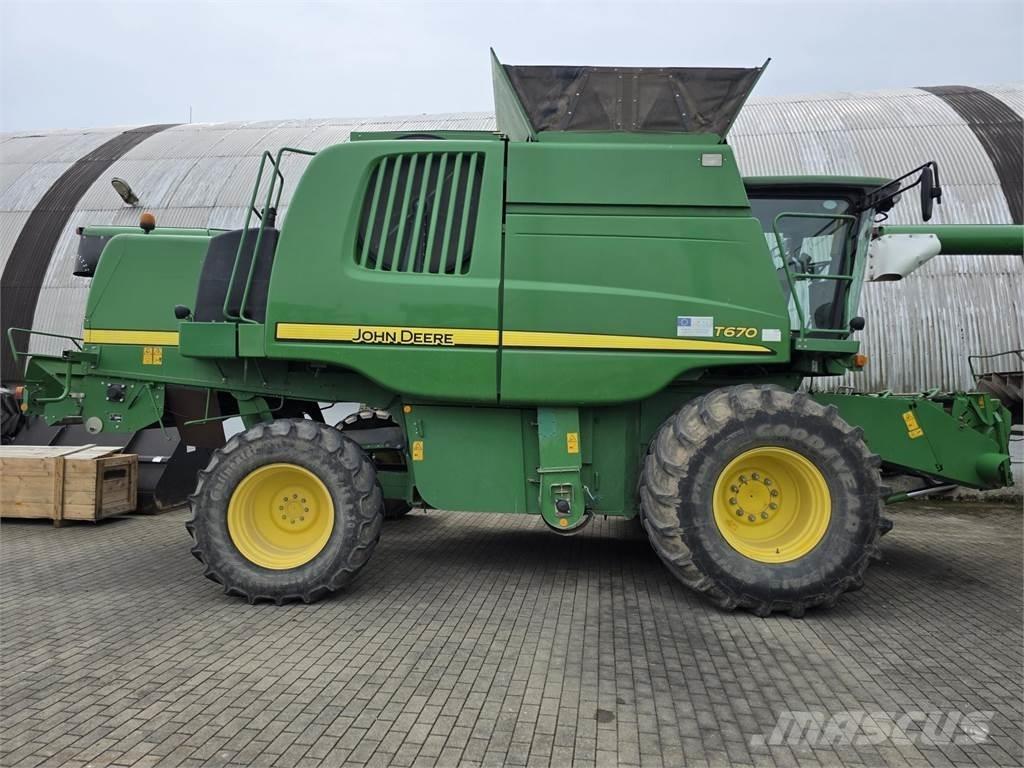 John Deere T670 コンバイン