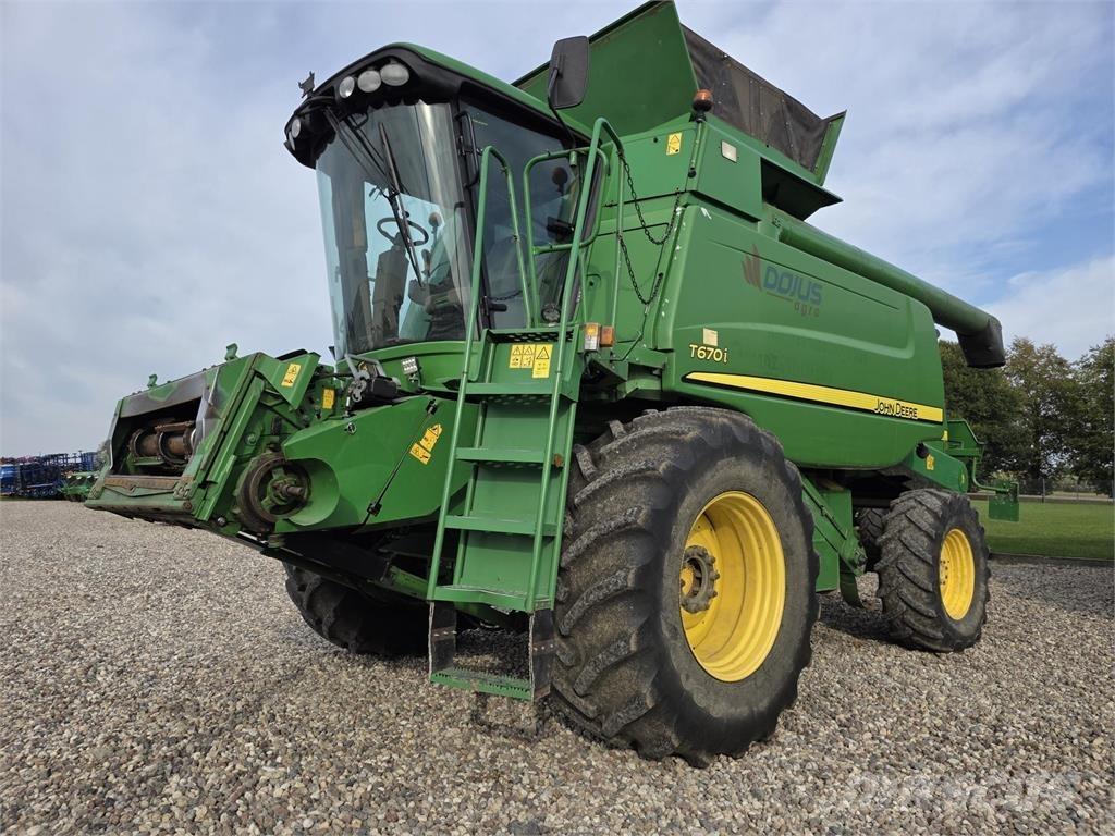 John Deere T670 コンバイン