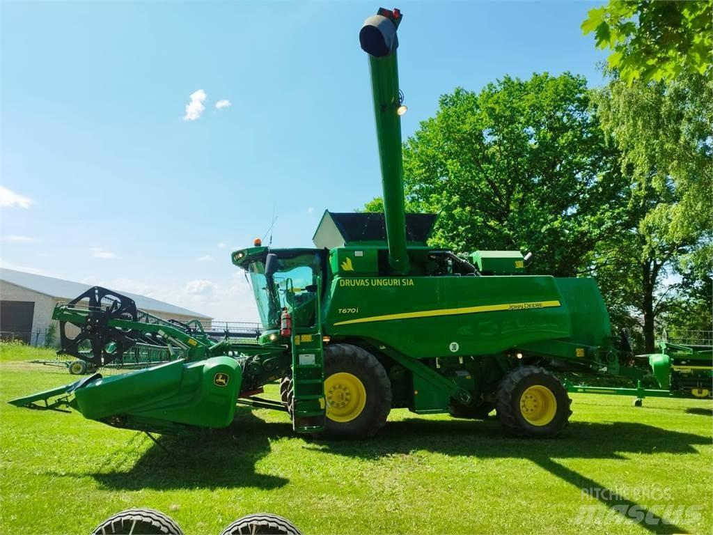 John Deere T670i コンバイン
