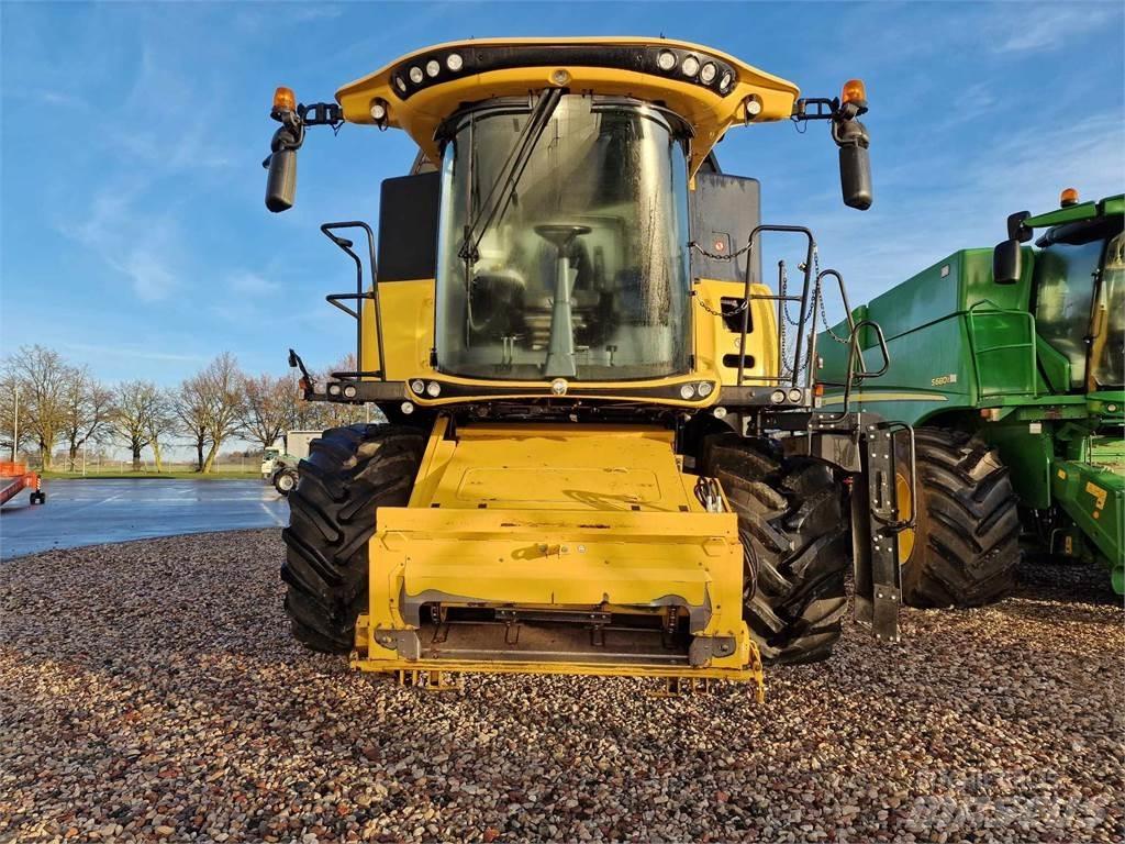 New Holland CX8.85 コンバイン
