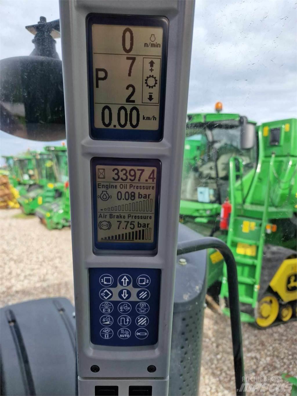 New Holland T8.410 トラクター