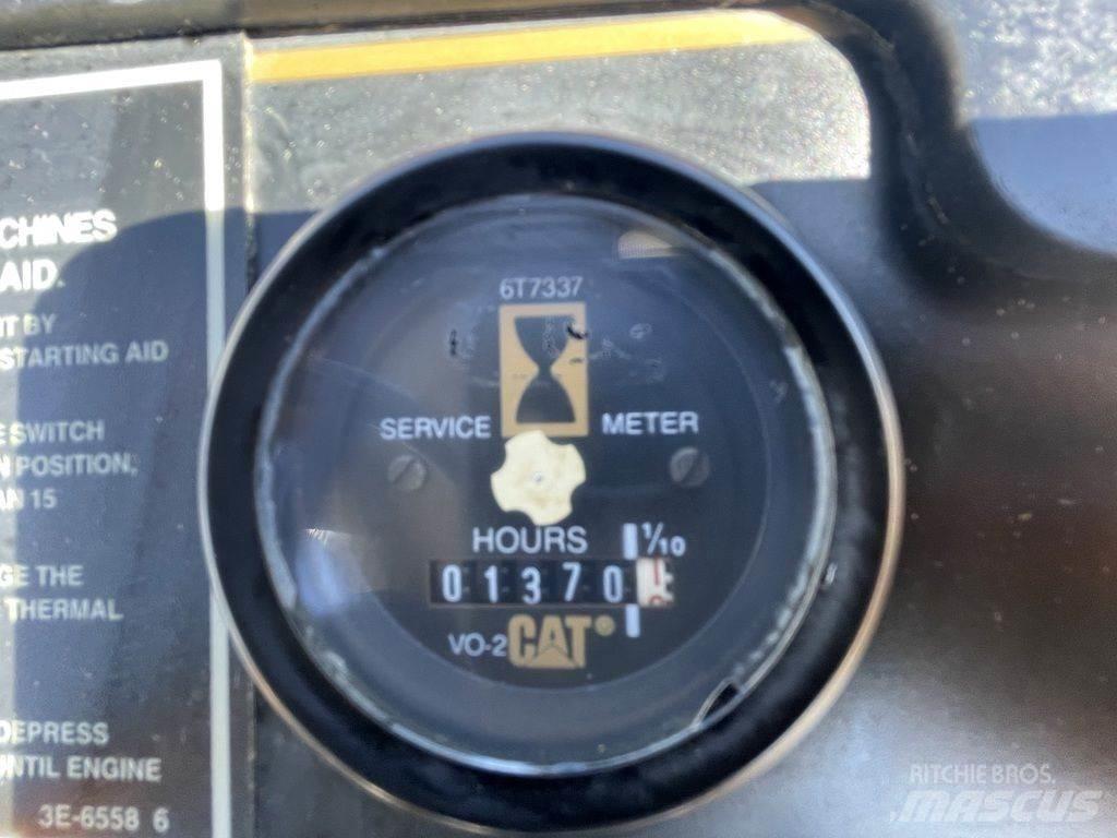 CAT CP-323C トラクター