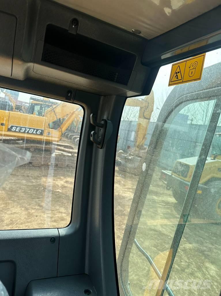 Hyundai 60 W ホイール式油圧ショベル（パワーショベル・ユンボ・バックホー）