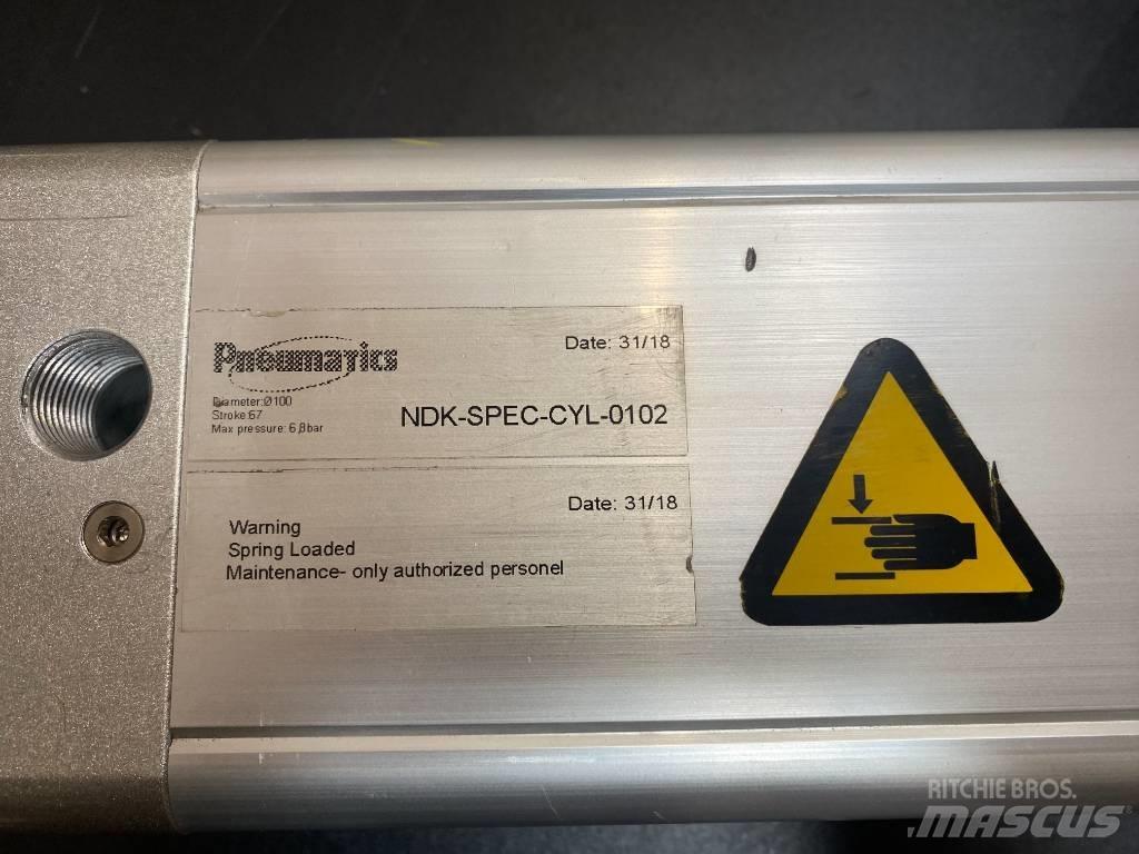  Pneumatic Cylinder 油圧機