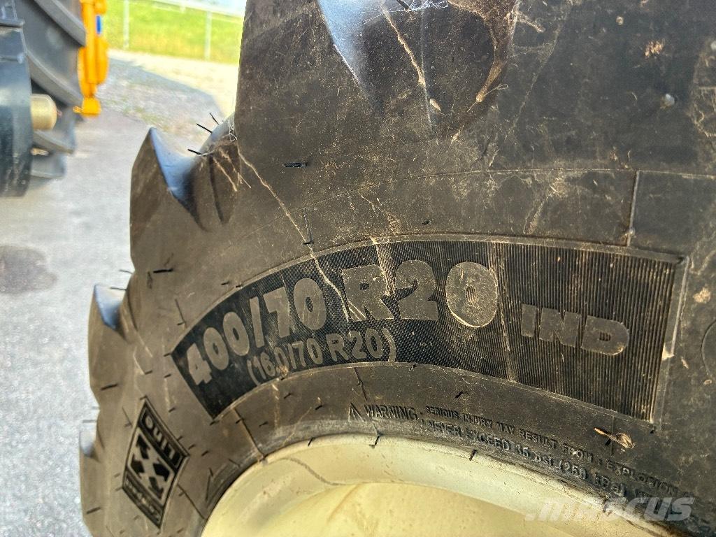 New Holland Tc 4.90 コンバイン