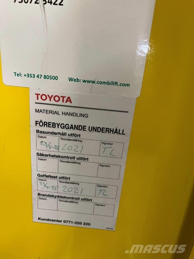 Combilift C3000STE 全方向リーチ型フォークリフト